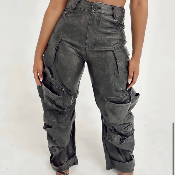 All black pocket pants (size Large) - Picture 1 of 3